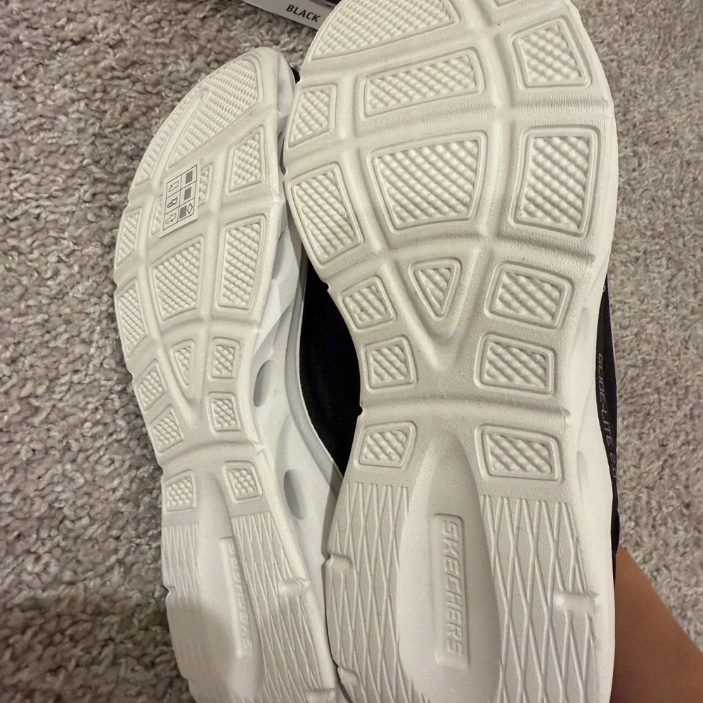 NEW Skechers Women's Glide Step Sneaker - Picture 7 of 7